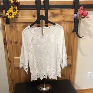 Leo & Nicole White Lace Detailed Blouse
